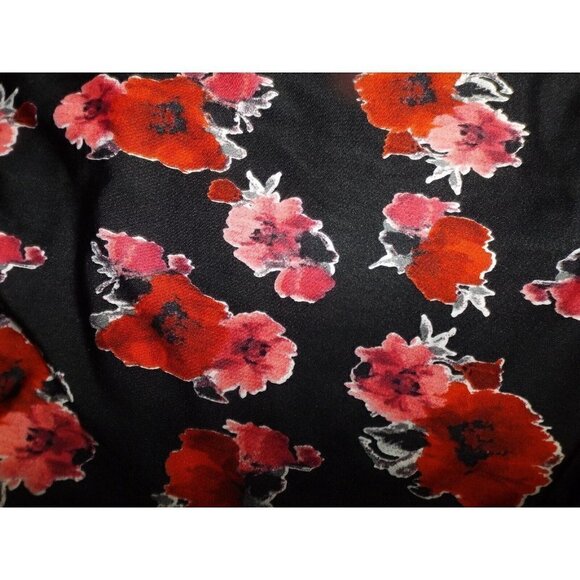 Three Seasons Maternity L Short Sleeve Floral V-Neck Dress - Picture 5 of 5